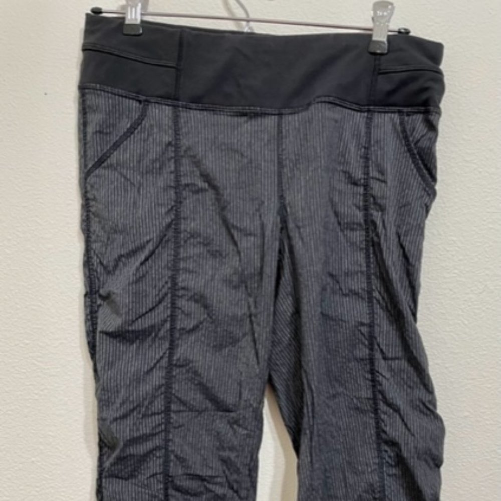 Lucy Capri S Black Stripe NWOT 3 Pockets Packable Lightweight Stretch Nylon